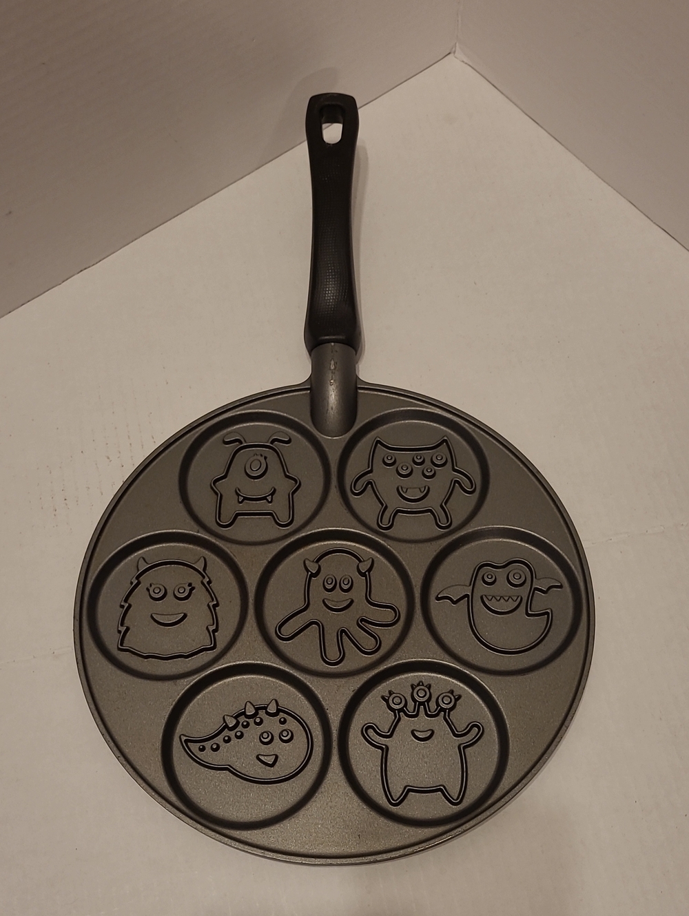 NORDICWARE Monster Pancake Pan – Black 7-Cavity Kids Breakfast Mold
